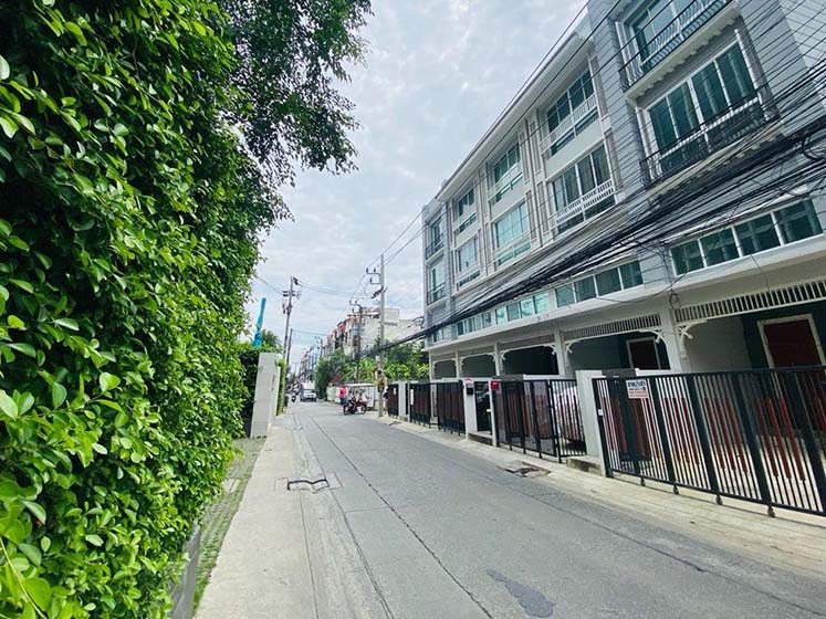 Townhouse for rent in Sukhumvit
